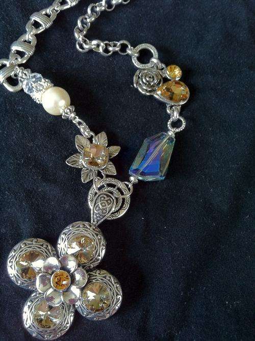 STUNNING FAUX PEARLY, MOTHER OF PEARL CRYSTAL, TIBETAN SILVER CHAMPAGNE FLOWER CROSS NECKLACE