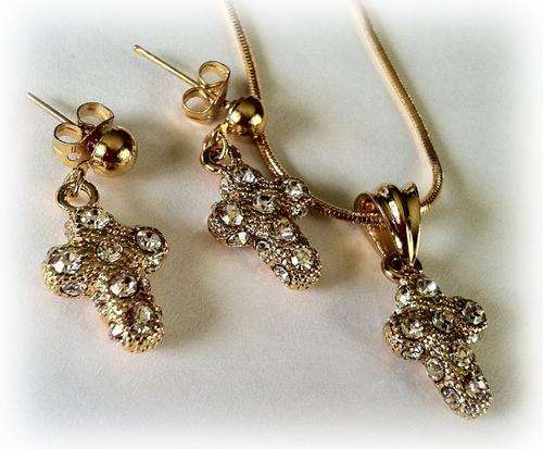 GOLD EP DIAMANTE CROSS PENDANT & EARRINGS SET