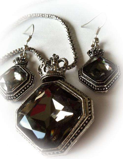 STUNNING TIBETAN SILVER CHARCOAL NECKLACE, EARRINGS SET