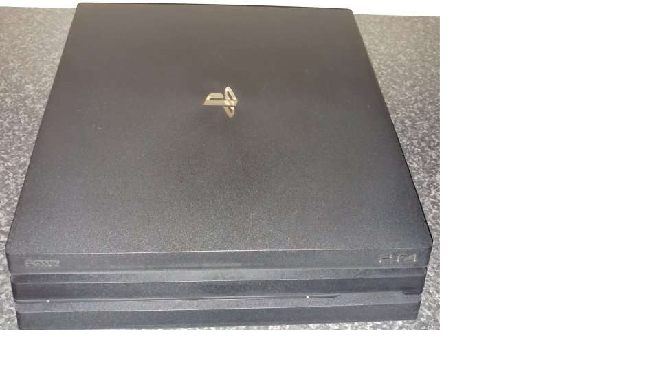 Sony Playstation 4 Pro 1Tb + Extra Controller & Horizon Zero Dawn