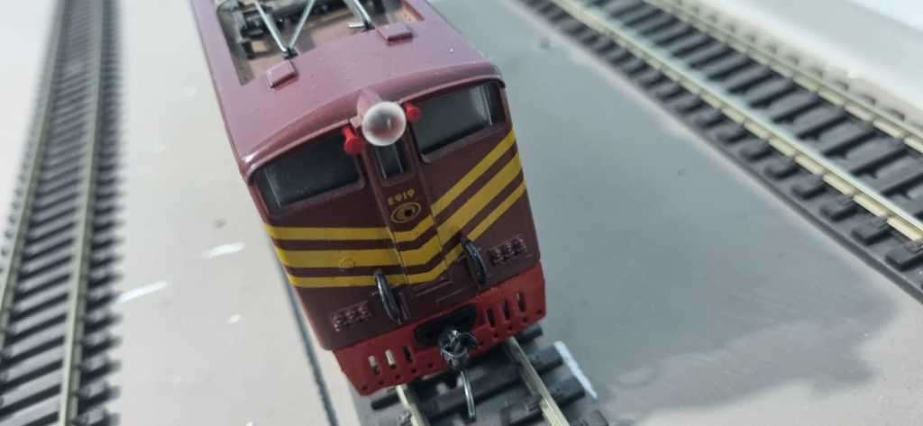 Lima 5E horns and headlight upgrade kit