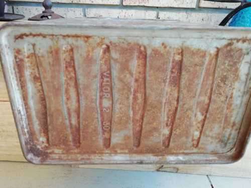 Collectable Pegasus motor spirit can