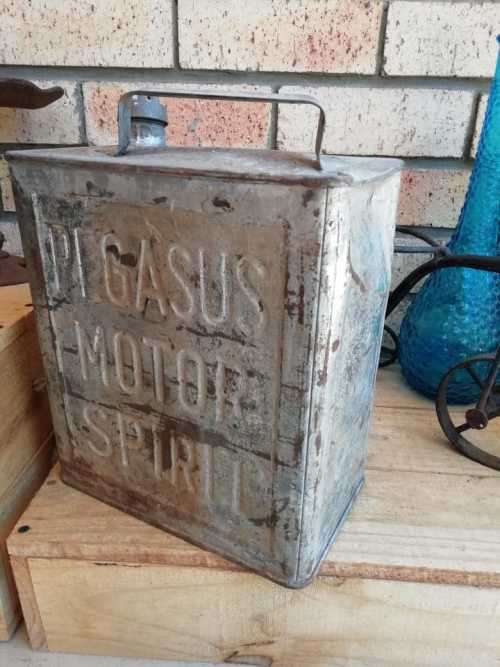 Collectable Pegasus motor spirit can