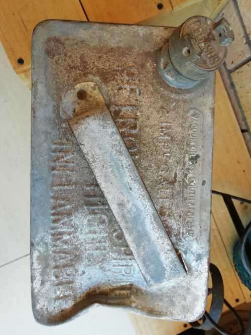 Collectable Pegasus motor spirit can