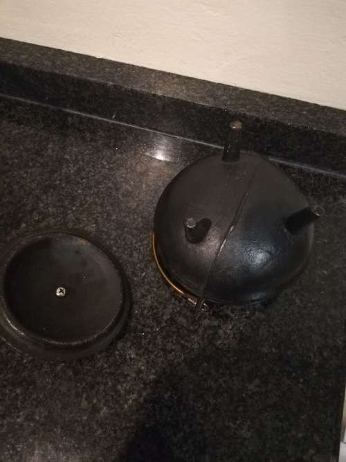 3 cast iron potjie pots