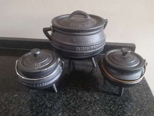 3 cast iron potjie pots