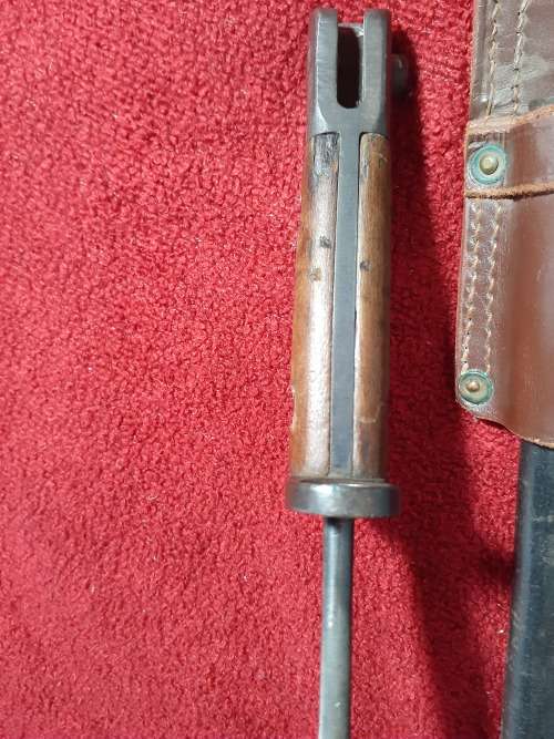 Pattern 1907 bayonet - good condition with scabbard and frog
