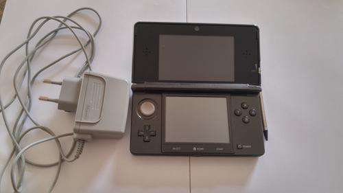 Nintendo 3DS: Cosmo Black Console with Charger