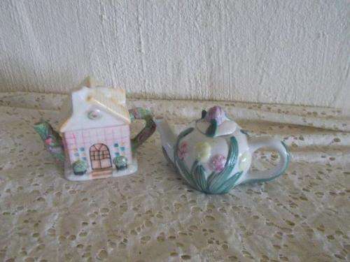 Two very sweet collectors small display tea pots