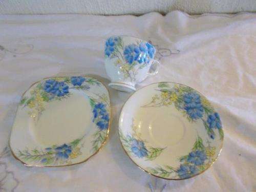 Stunning blue flower sutherland tea cup trio lot 1