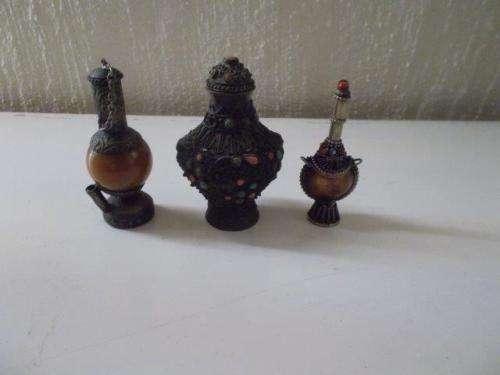 Three vintage Chinese small snuff bottles ??
