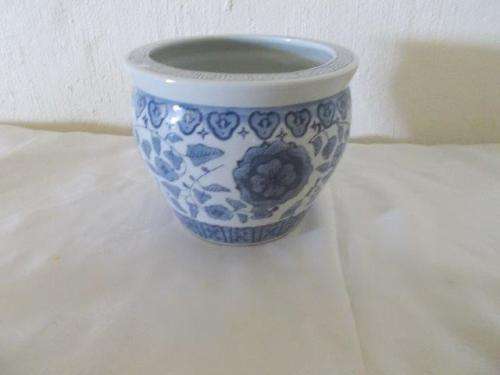 Blue and white pot plant holder