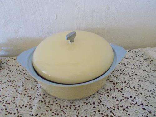 Large enamel and cast iron oven pot with lid