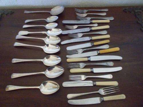 Nice huge selection of vintage cutlery items in one lot including bone handles (lot !)
