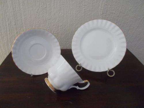 Stunning Royal Albert Val D'OR tea cup trio