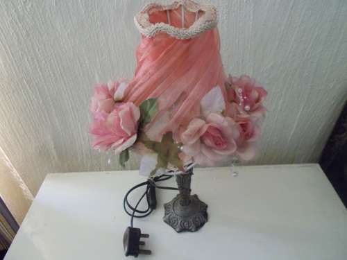 Very pretty shade on lamp , lamp not tested