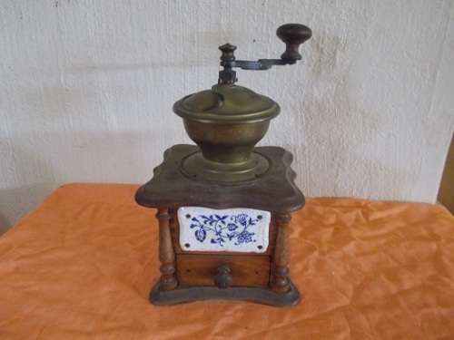 Nice vintage coffee grinder