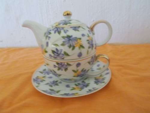 Very pretty but small tea pot for one set