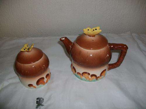 Lovely mushroom style teapot with sugar basin set