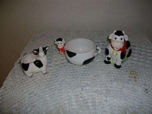 Lovely three peace cow  set  mug and creamers jugs