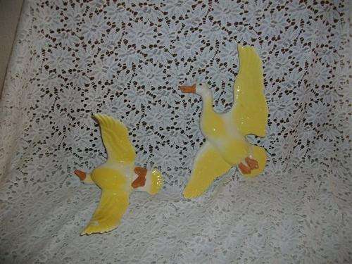 Wall cermaic flying ducks yellow pair