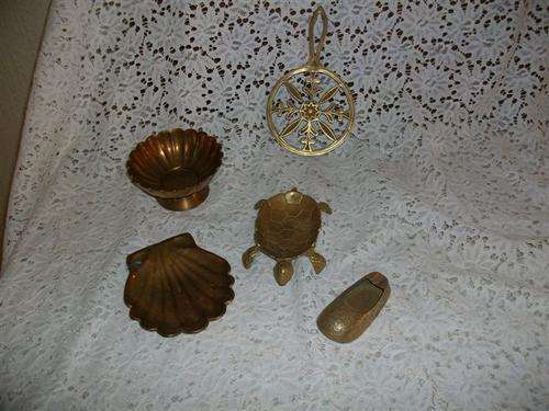 Nice asstorted brass items for the collector ashtrays and etc