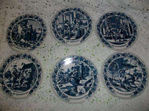 collectors lot of small delft plates