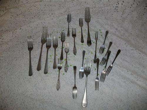 large lot of asstorted vintage forks
