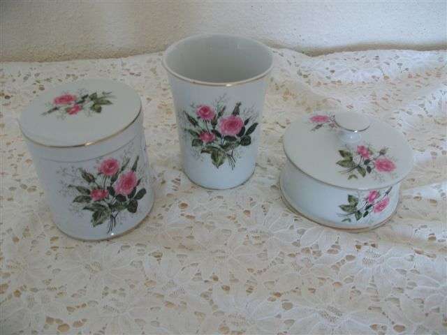 pretty cermiac dressing table set