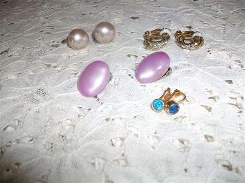Assorted ladies vintage costume clip on earrings lot