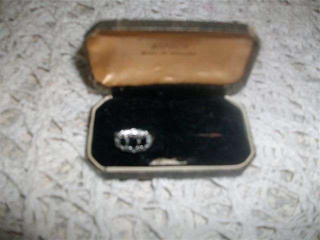 lovely ladies black and white diamond set in 9ct gold