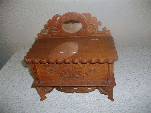 Gorgeous wooden trinket box