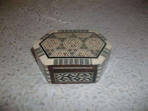 Gorgeous mother of pearl inlayed trinket box
