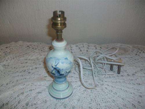 Small blue and white delft lamp in working order
