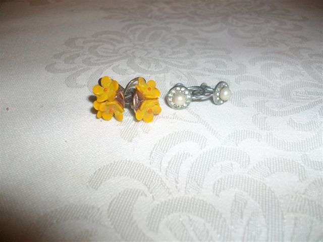 Two pairs of vintage srecw on earrings
