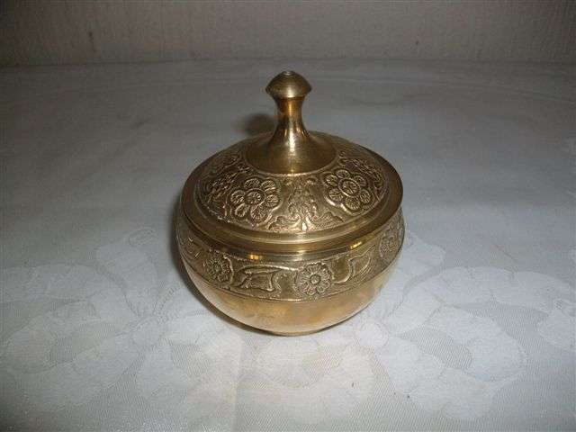 Decorative brass bowl and lid