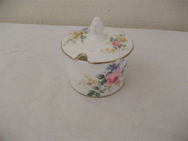 Vintage Royal doulton jam/sugar basin