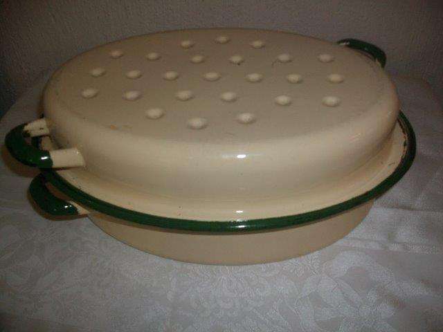 Vintage ...?? large enamel roasting dish