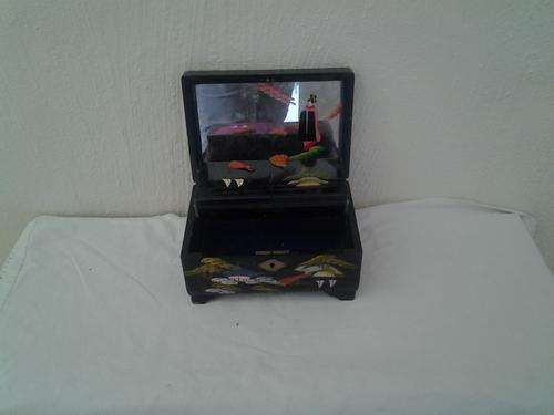 lovely oriental laqcuer trinket jewellery box