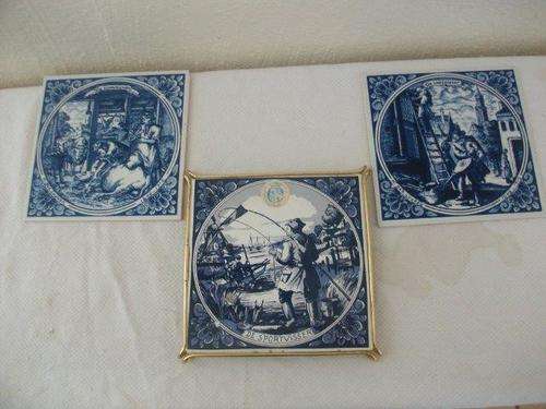 A lot of three blue and white delft tiles