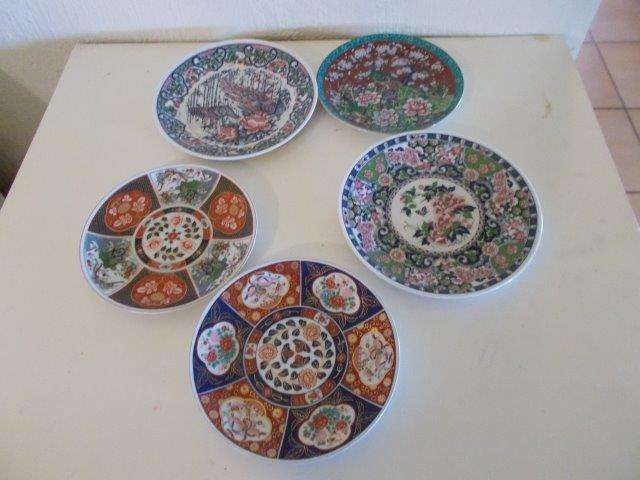 assorted lot of five small imari wall plates