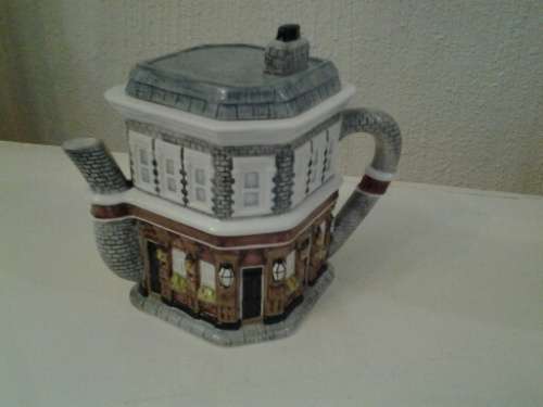 meduimed  novelty building scene tea pot