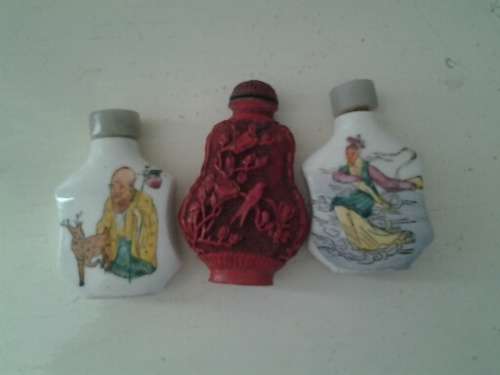 a lot of oriental snuff bottles