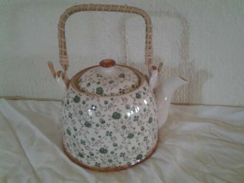 nice green decroative oriental tea pot