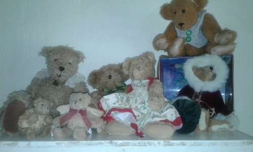 Assorted lot of cute collectable bears for you're collection