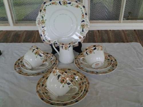 Pretty vintage part tuscan porcelain tea set