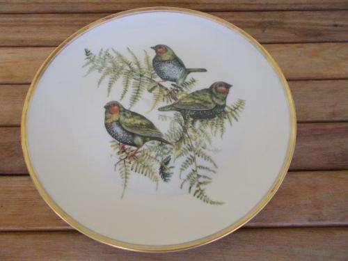 Heritage porcelain Green twinspot collectable wall plate