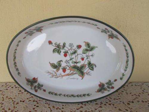 Wiesenthal  strawberry pattern oval oven dish