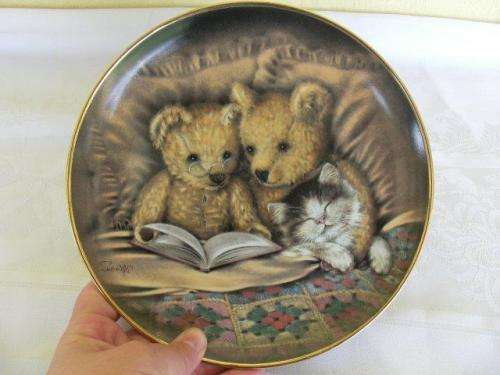 Cute porcelain bear and kitty scene display wall plate