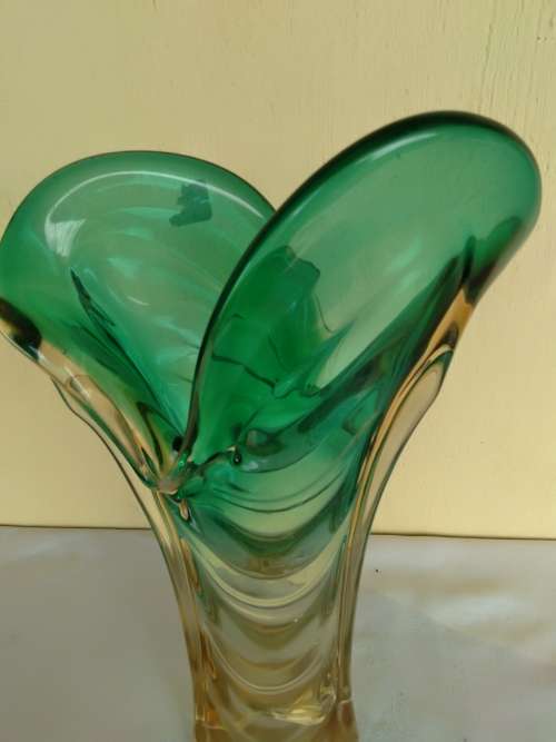 Large stunning  venation glass  vase with damage